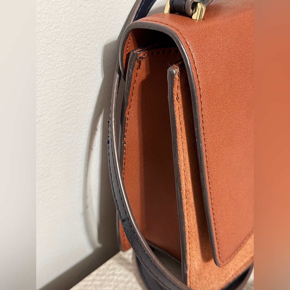 Leather crossbody bag by Violeta. - Picture 6 of 9